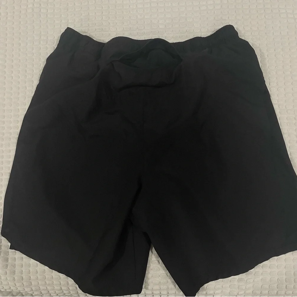 LIKE NEW Nike Shorts (Black) - Picture 4 of 4